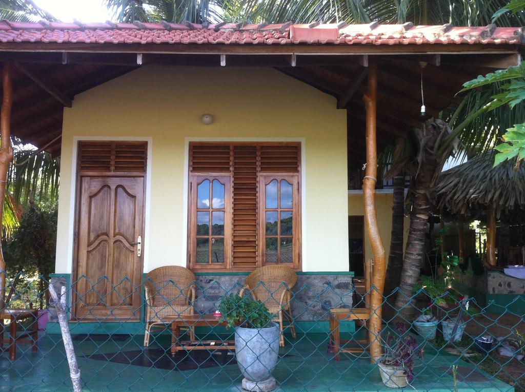 Fishermens Lodge & Restaurant Ranna الغرفة الصورة